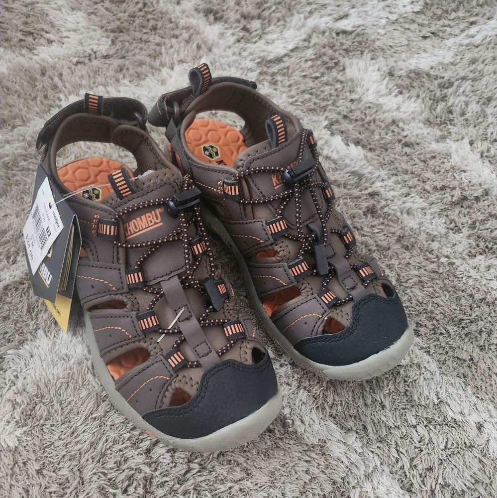 Brand New Khombu Boys All Season Sandals Size: 2